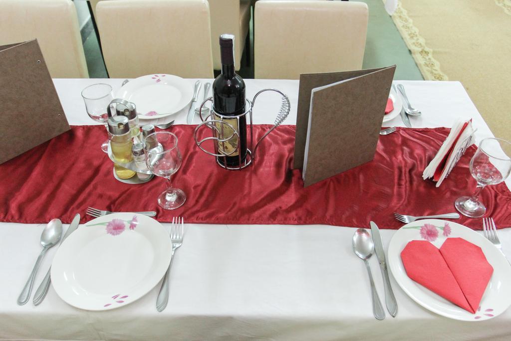 Hotel Seos Hadzici Екстер'єр фото