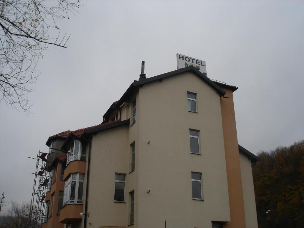 Hotel Seos Hadzici Екстер'єр фото