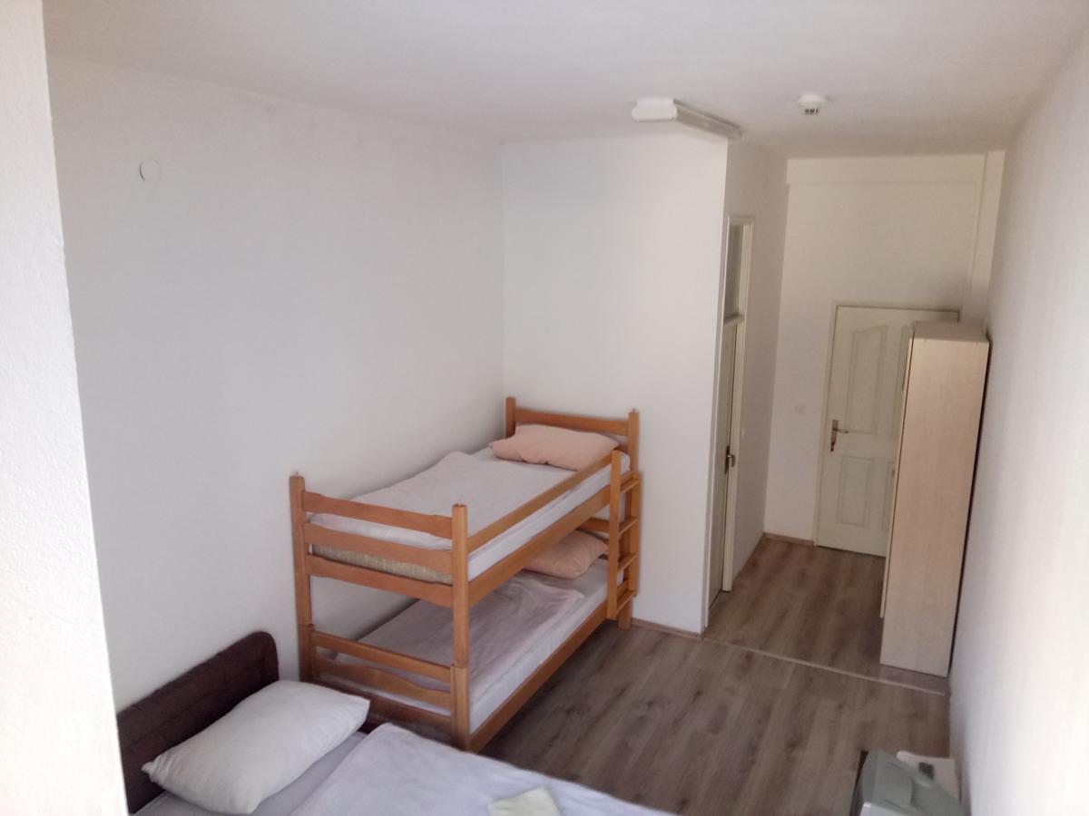Hotel Seos Hadzici Екстер'єр фото